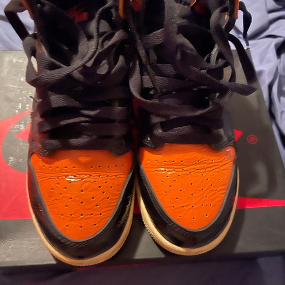Black and orange retro Jordan’s - Picture 2 of 3